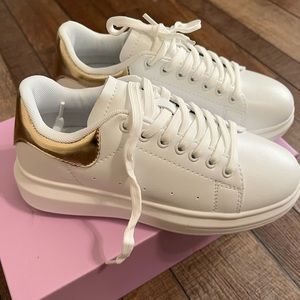 Platform sneakers